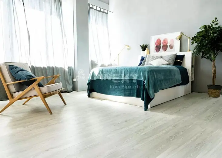 Кварцвиниловая плитка Alpine Floor Ultra Дуб Арктик ECO 5-1 - фото интерьера