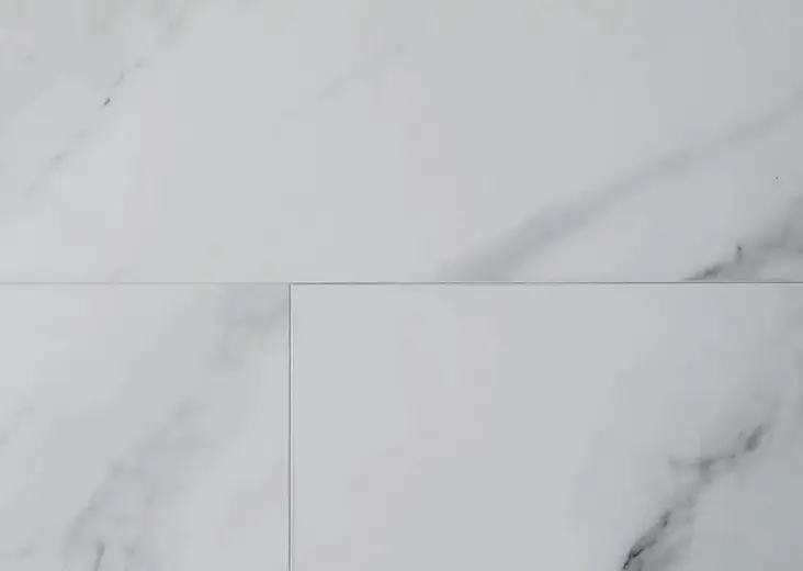 Виниловый пол LVT Rigid Firmfit Tiles Мрамор Калакатта XT-4000 - фото интерьера 1