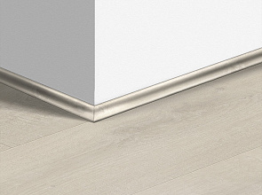 Плинтус виниловый Quick-Step Vinyl Скоция 17х17 мм Дуб бархатный светлый 40157