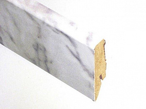 Плинтус Falquon Ламинированный 58х19 мм Carrara Marmor 2921